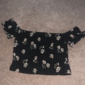 Off the shoulder flower ribbed crop top
